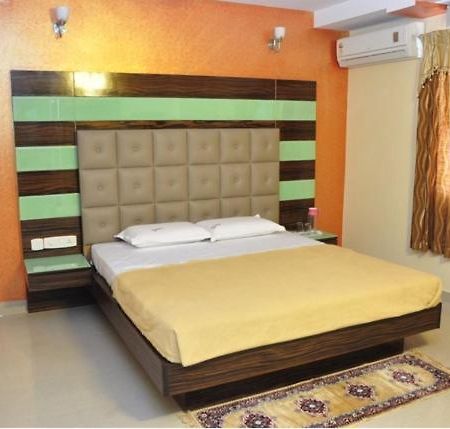 Hotel Seven Hills Inn Tirupati Exteriör bild