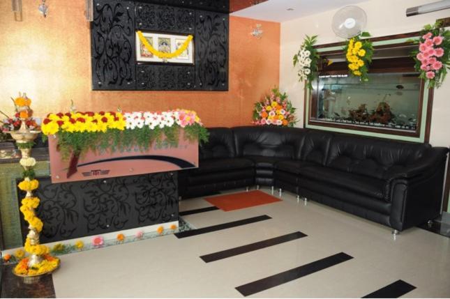Hotel Seven Hills Inn Tirupati Exteriör bild